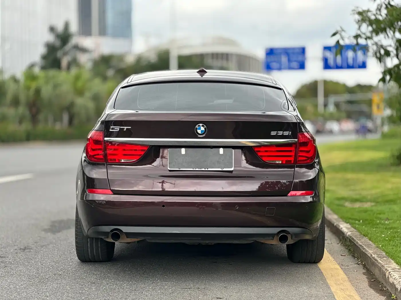 BMW 5 Series GT 2010 535i Luxury Model фото 8