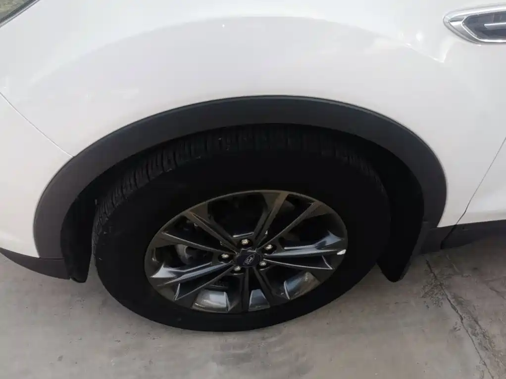 Фото 23 - Ford Kuga