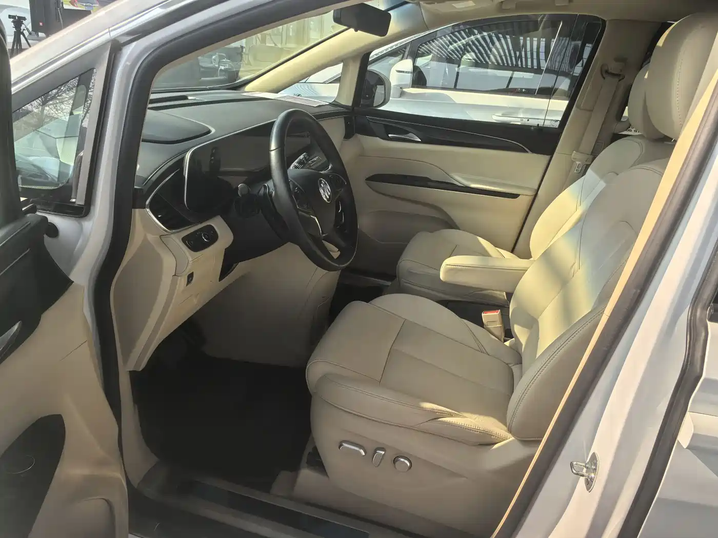Buick GL8 2023 ES Landmaster Exclusive фото 4