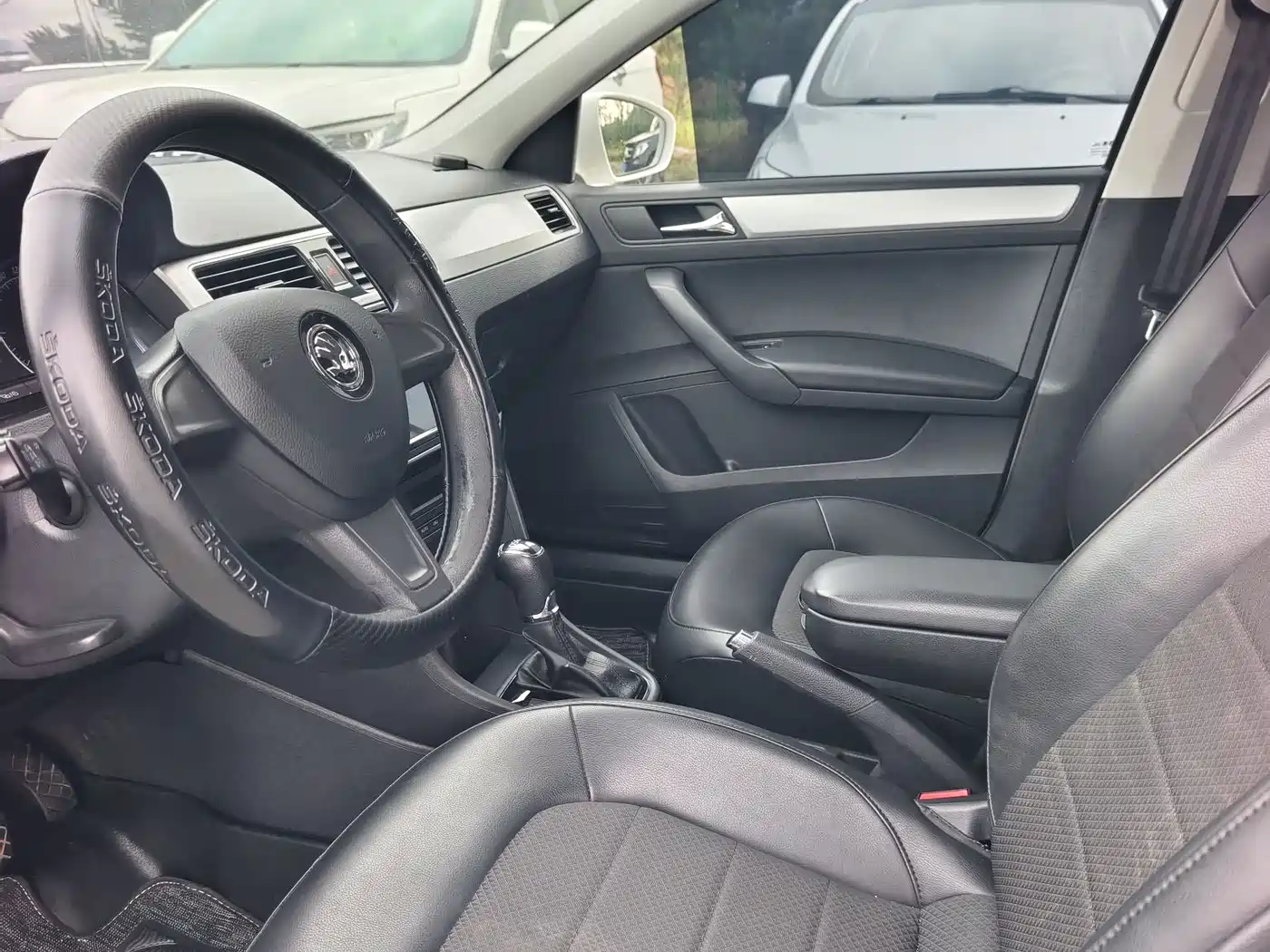 Škoda Skoda Rapid Spaceback 2014 1.4TSI DSG Comfort Edition фото 4