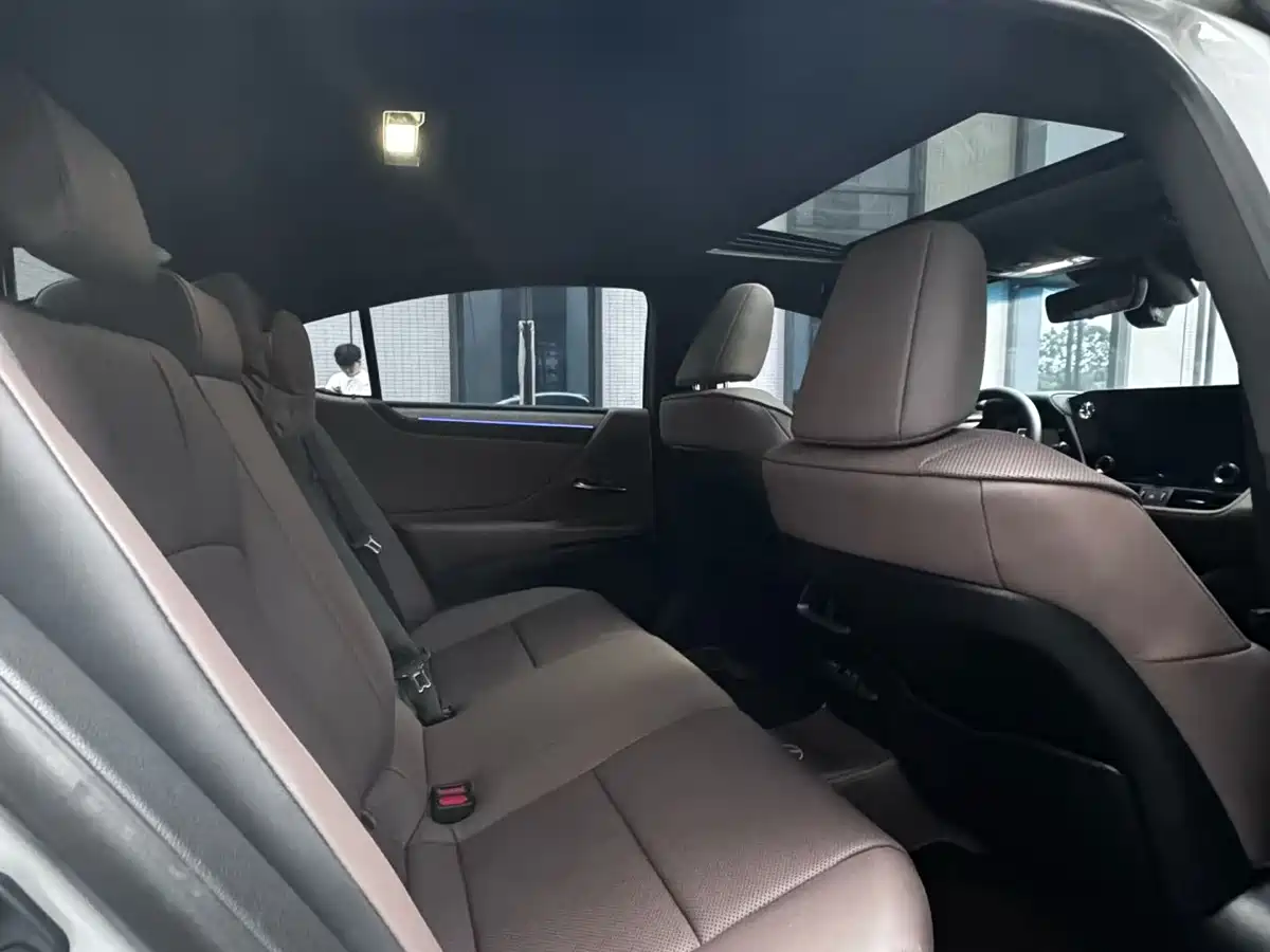 Lexus ES 2025 300h Ultimate Edition фото 5