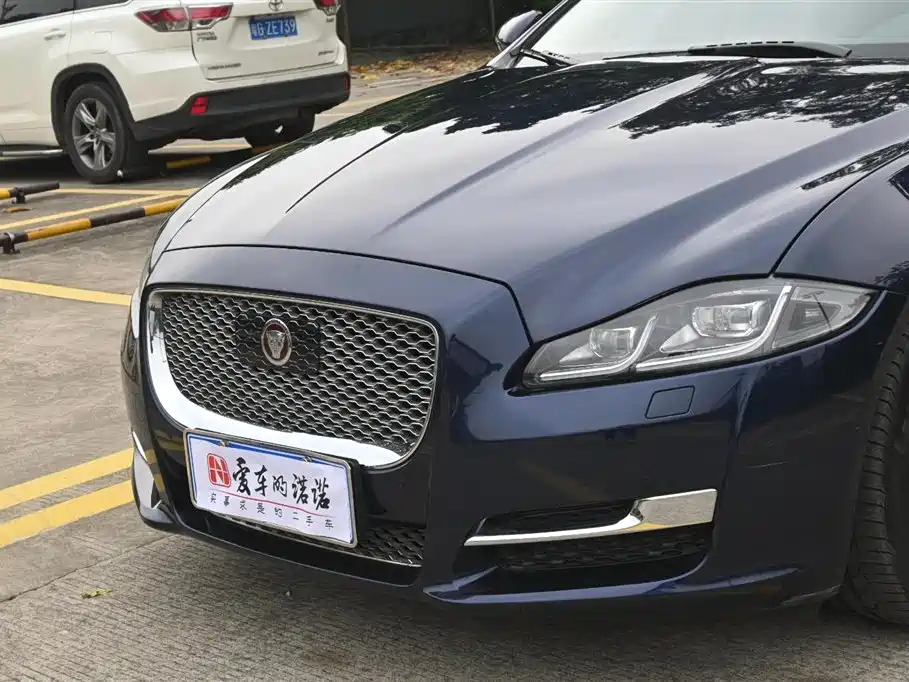 JAGUAR XJ