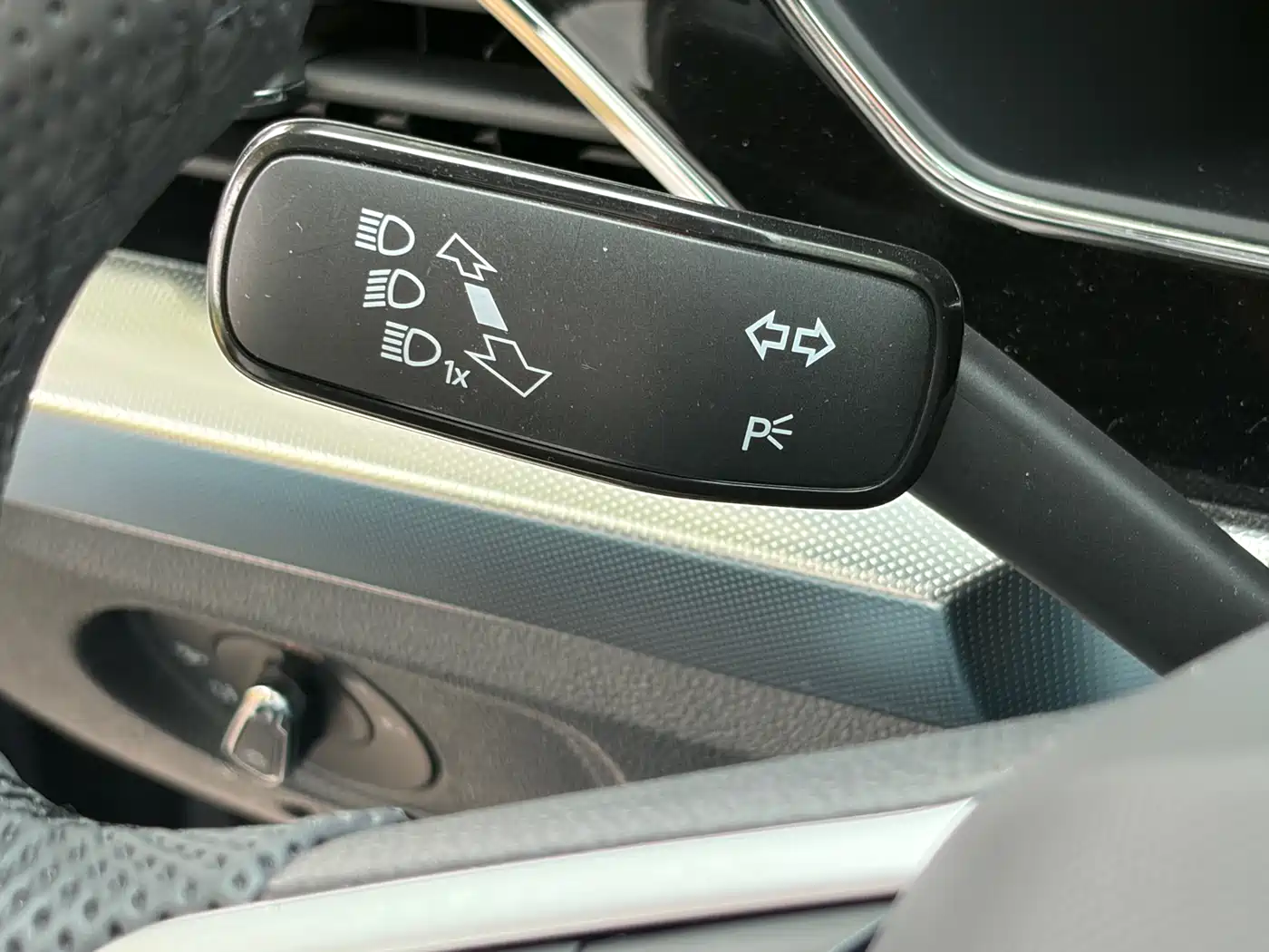Volkswagen Passat 2025 Outstanding 380TSI Starlight Dragon Soaring Edition фото 11