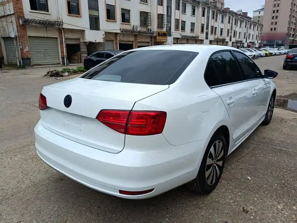 Volkswagen Sagitar 2017 1.6L Automatic Comfort фото 7