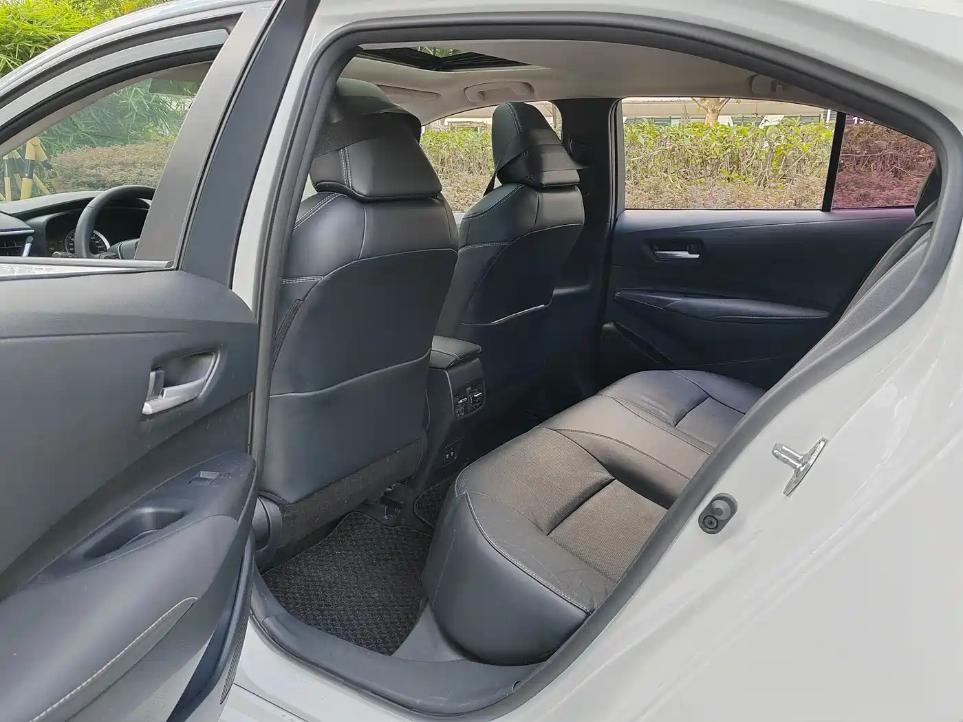 Toyota Corolla 2019 1.2T S-CVT GL-i Luxury Edition фото 9
