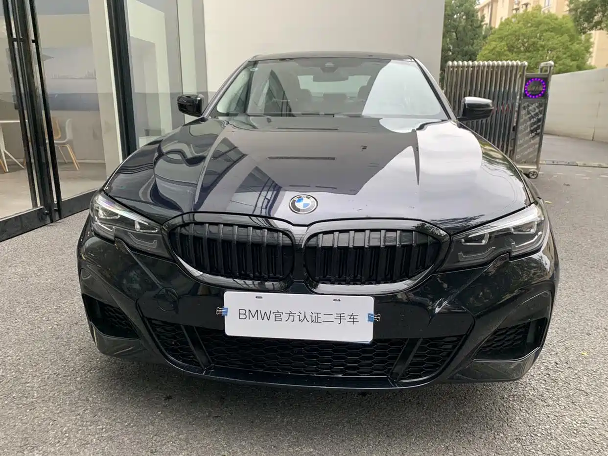 BMW 3 Series 2022 330i M Sport Shadow Edition фото 2