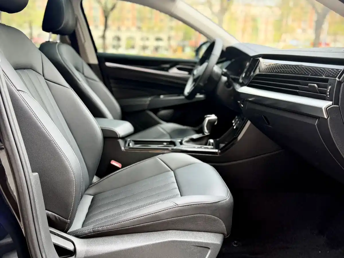 Volkswagen Passat 2022 280TSI Business Edition фото 13