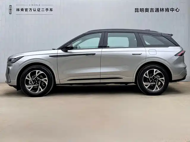 Lincoln Nautilus 2025 2.0T AWD Prestige Hybrid — фото 3