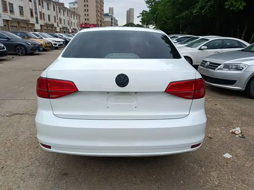 Volkswagen Sagitar 2017 1.6L Automatic Comfort фото 6