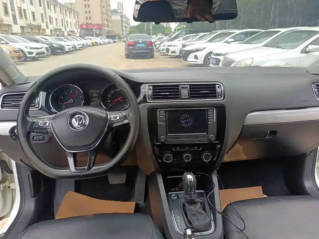 Volkswagen Sagitar 2017 1.6L Automatic Comfort фото 10
