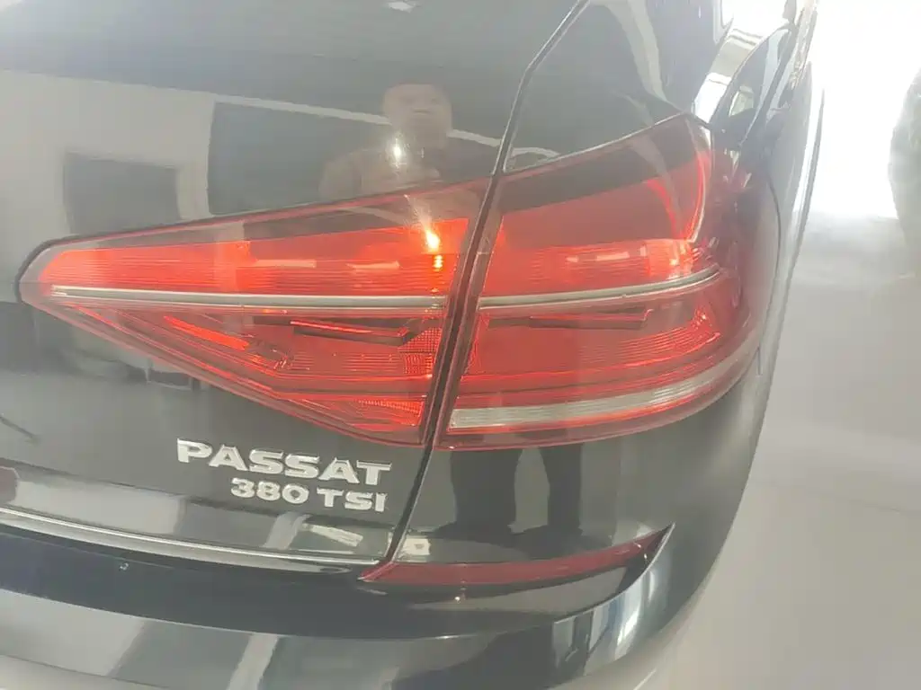 Фото 8 - Volkswagen Passat
