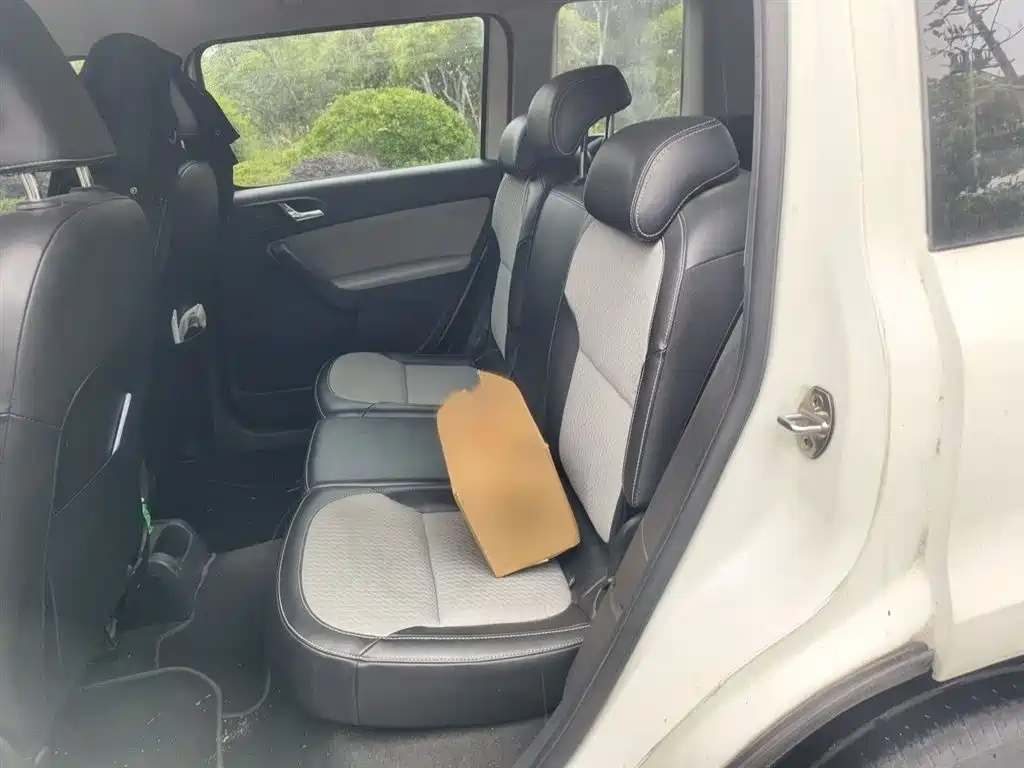 Škoda Yeti 2017 TSI280 DSG Brothers Edition фото 15
