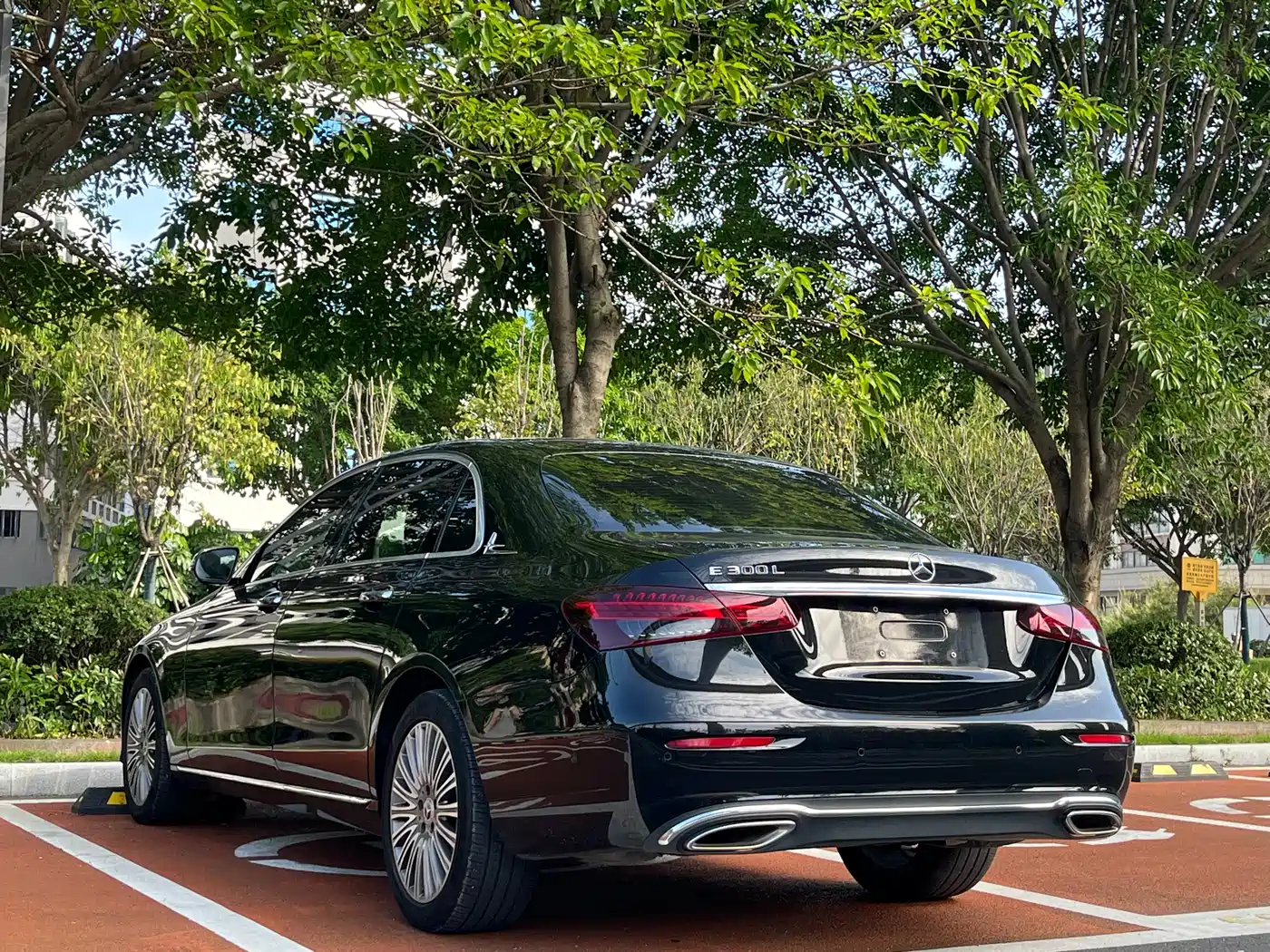 Mercedes-Benz E-Class 2021 E 300 L Luxury фото 7