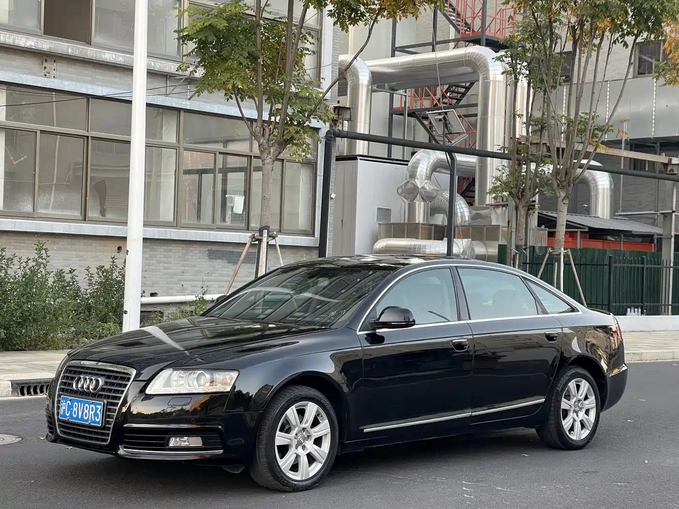 Фото 1 - Audi A6L