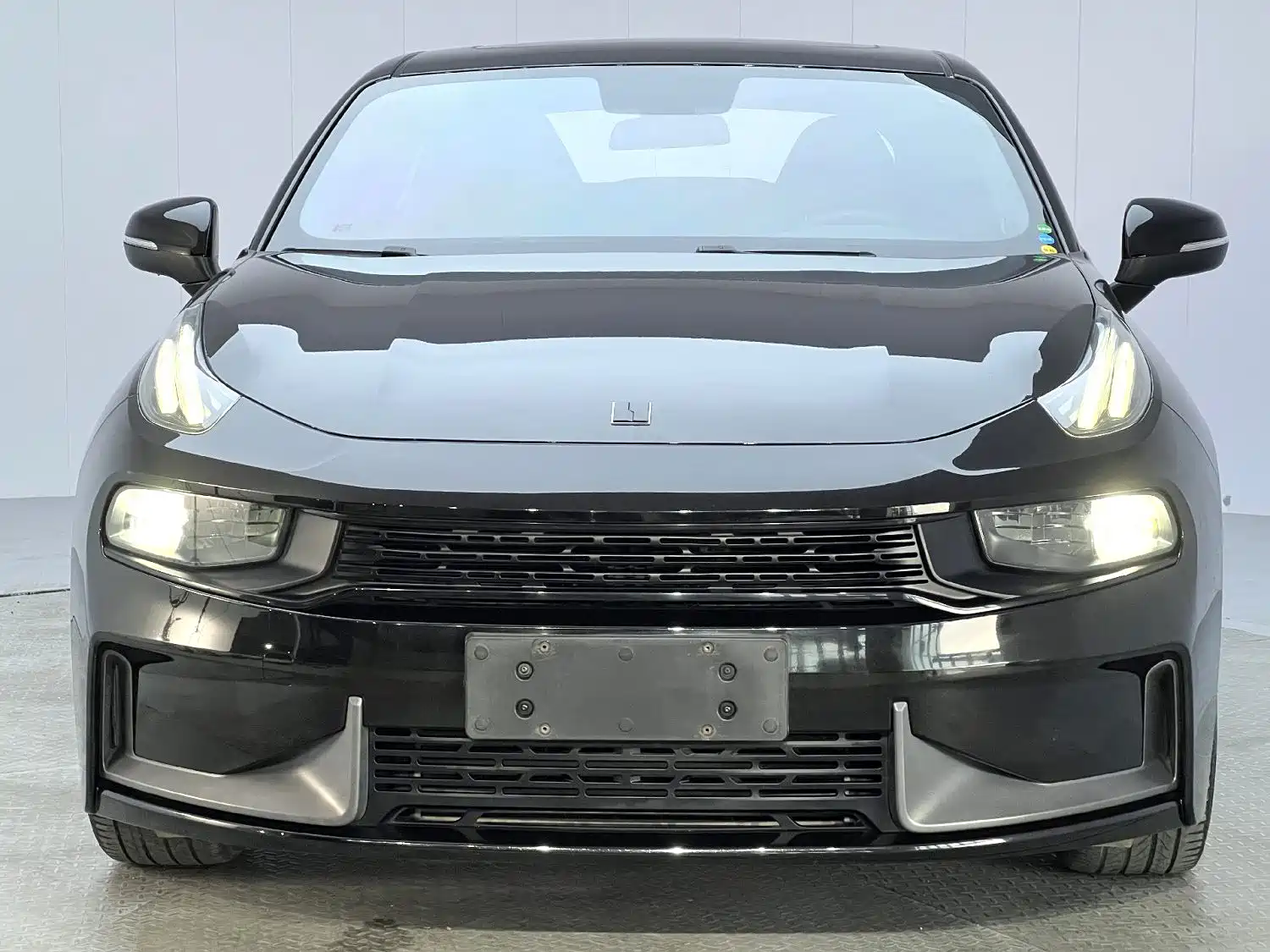 صورة 3 - Lynk & Co 03