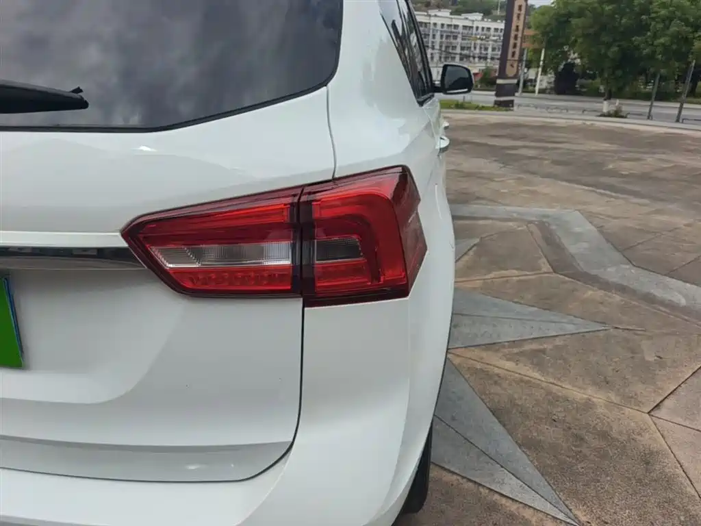 Dongfeng Fengxing Jingyi X5 2018 2017 Dynamic Series 1.5T CVT Premium