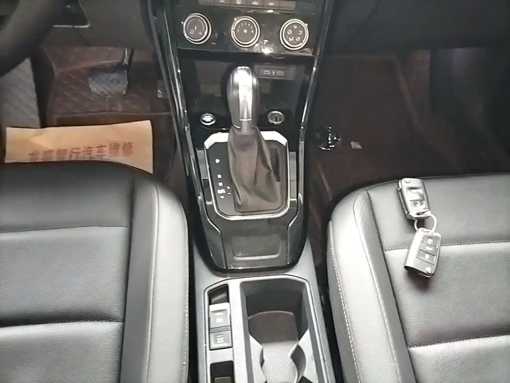 VOLKSWAGEN T-ROC EXPLORING SONGS