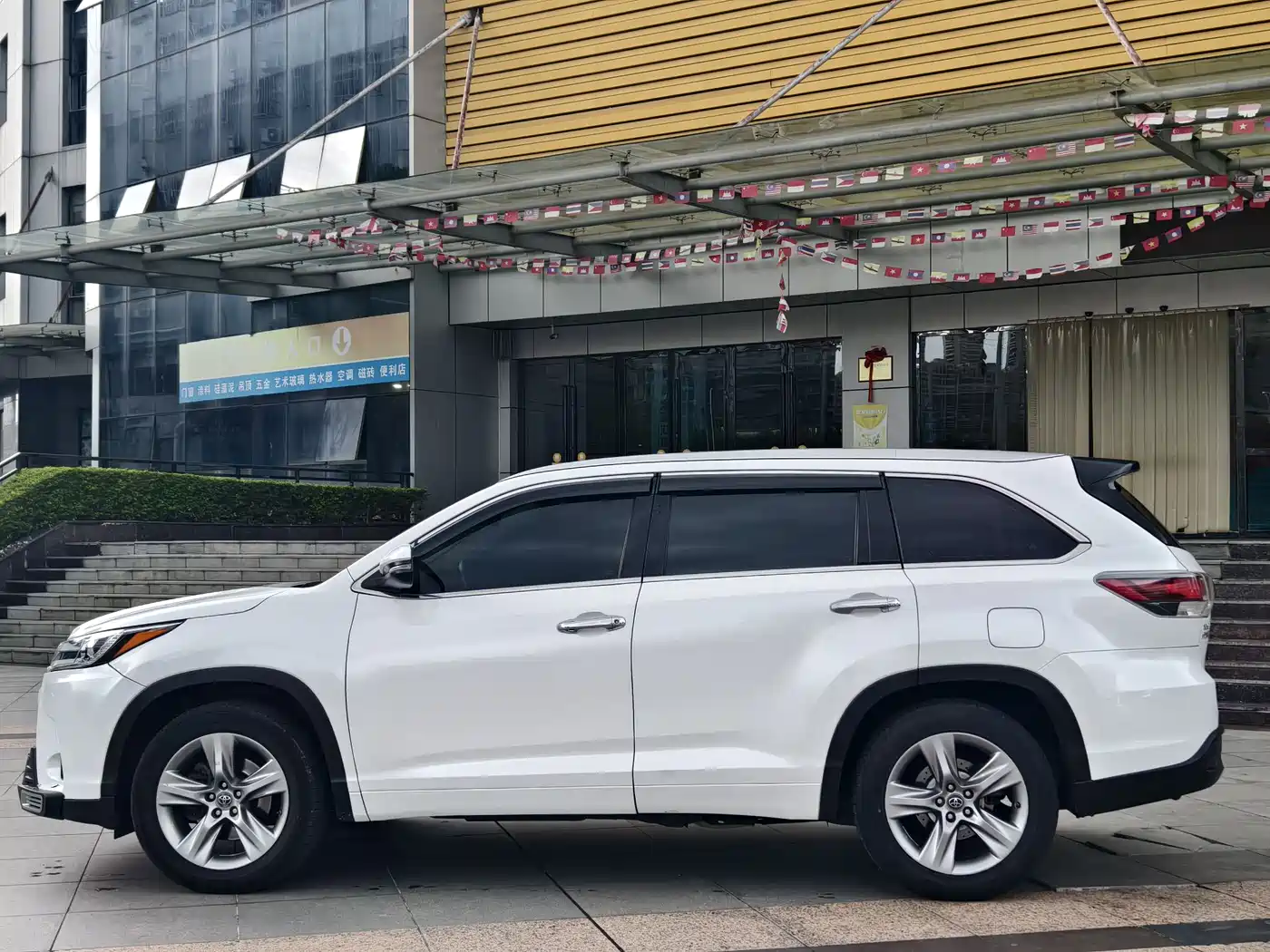 Photo 8 - Toyota Highlander