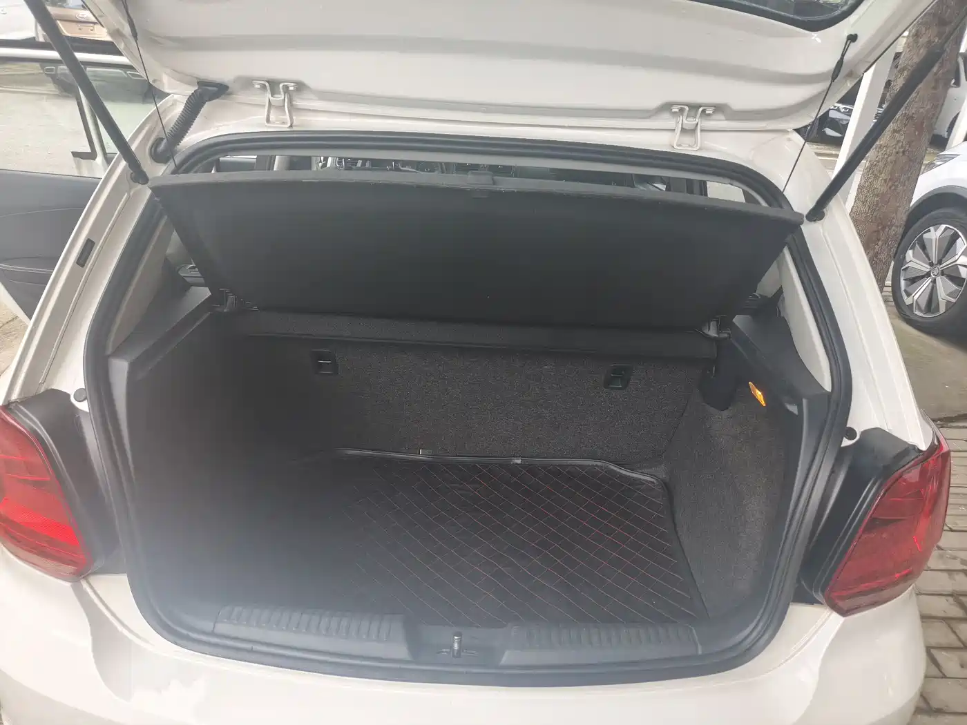 Volkswagen Polo 2016 1.4L Automatic Trend фото 7