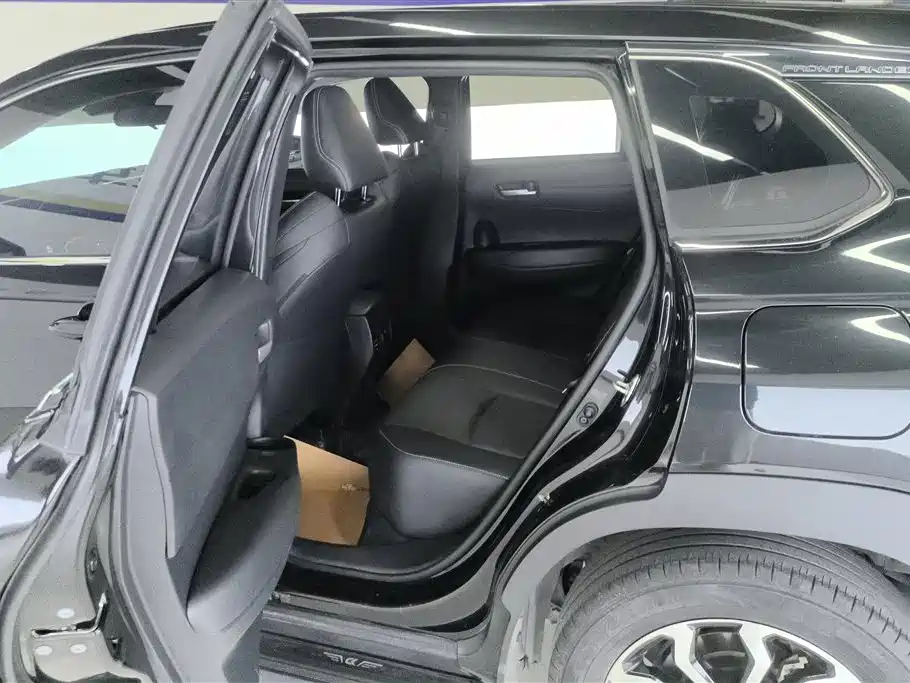 Toyota Frontlander 2022 2.0L CVT Luxury Edition фото 11