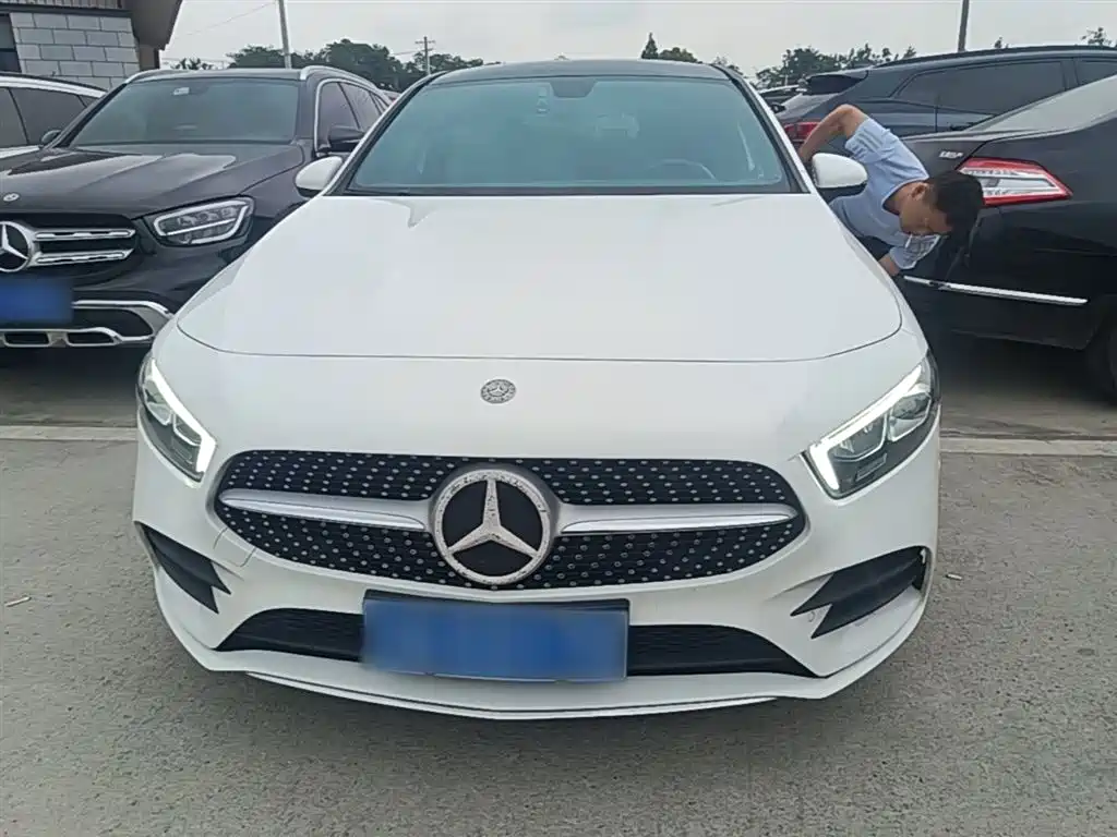 Mercedes-Benz A-Class 2019 A 200 L Sport Sedan фото 3