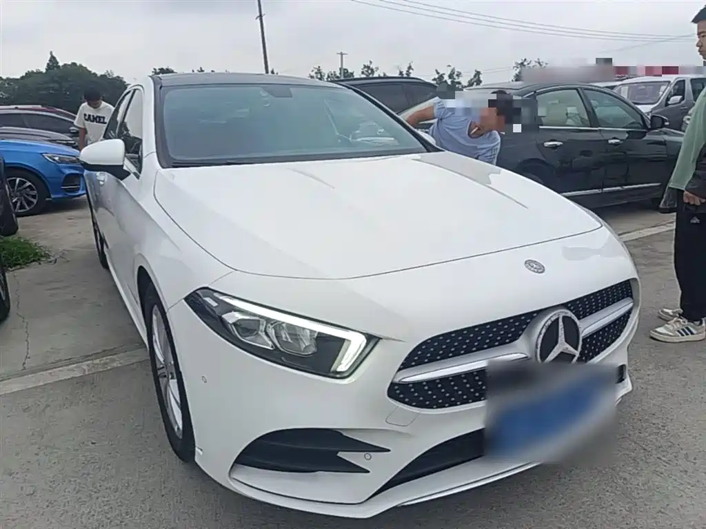 Mercedes-Benz A-Class 2019 A 200 L Sport Sedan фото 4