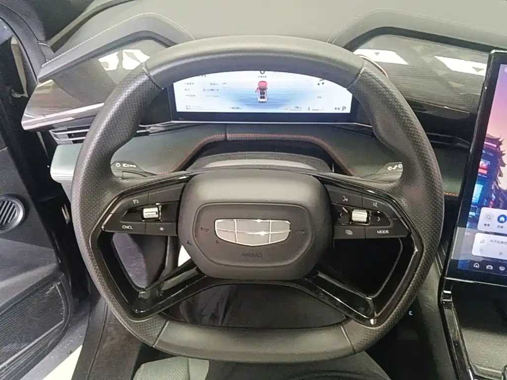 Фото 11 - Geely Atlas