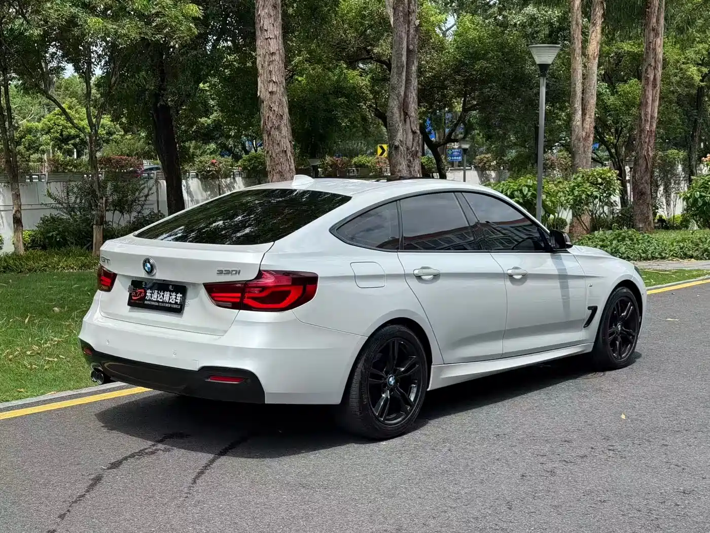 BMW 3 Series GT 2020 320i M Sport Black Night Edition фото 15