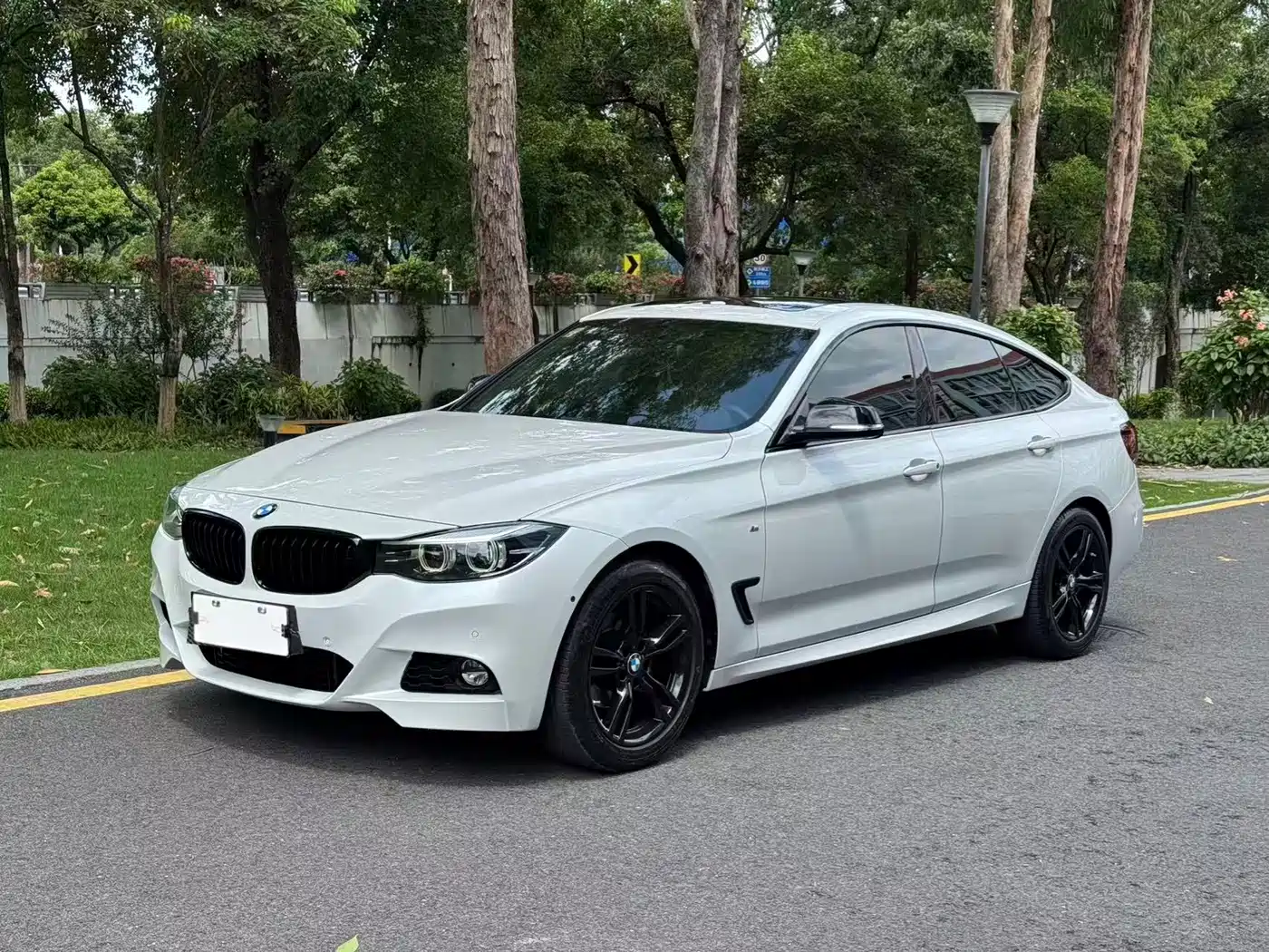 BMW 3 Series GT 2020 320i M Sport Black Night Edition фото 2