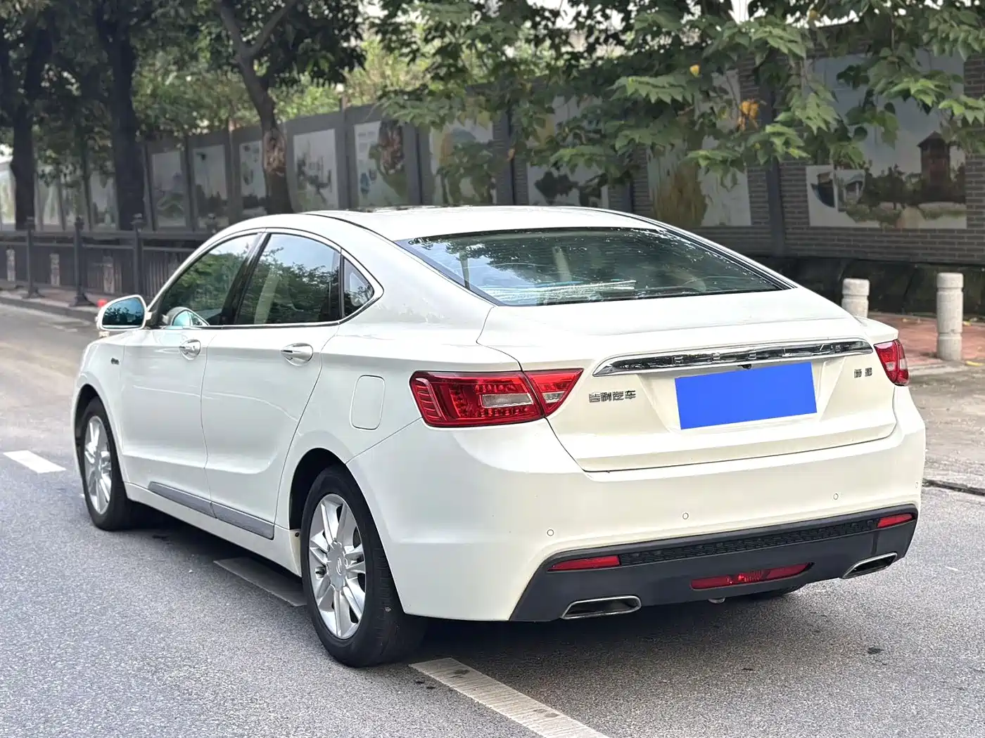 Фото 8 - Geely Borui