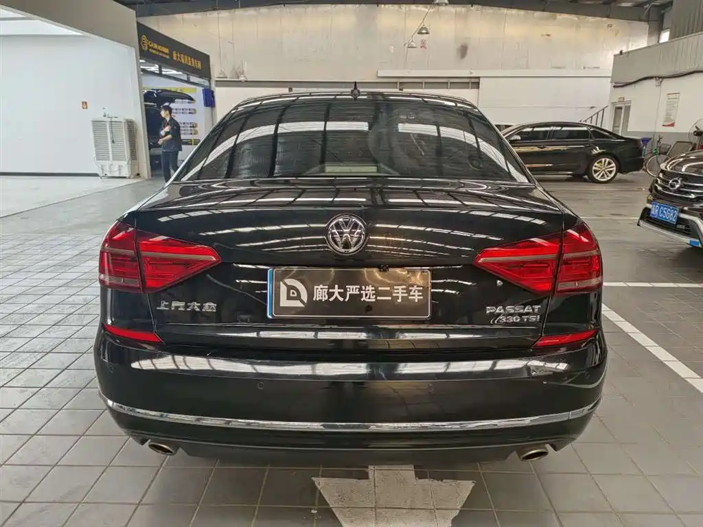 Volkswagen Passat 2017 330TSI DSG Prestige фото 8