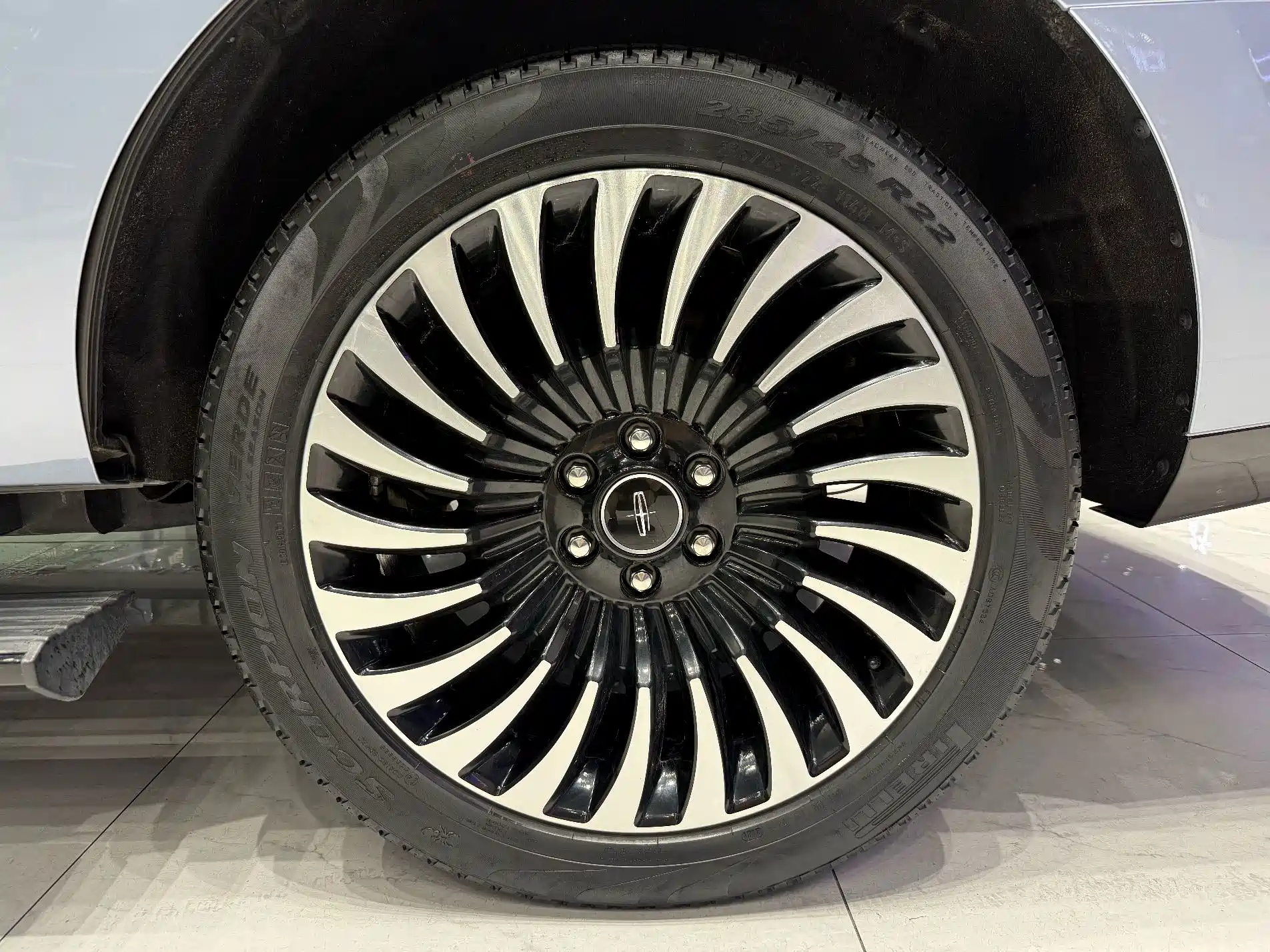 Фото 16 - Lincoln Navigator