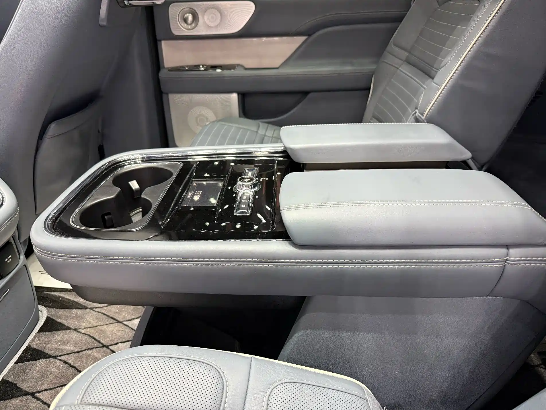 Фото 4 - Lincoln Navigator