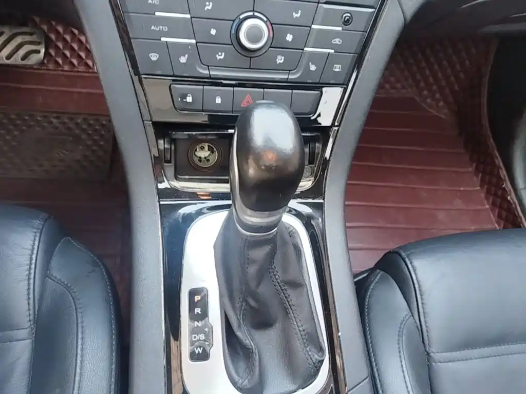 MG Roewe RX5 2015 2015 2.0TGI TST 4WD Flagship Edition