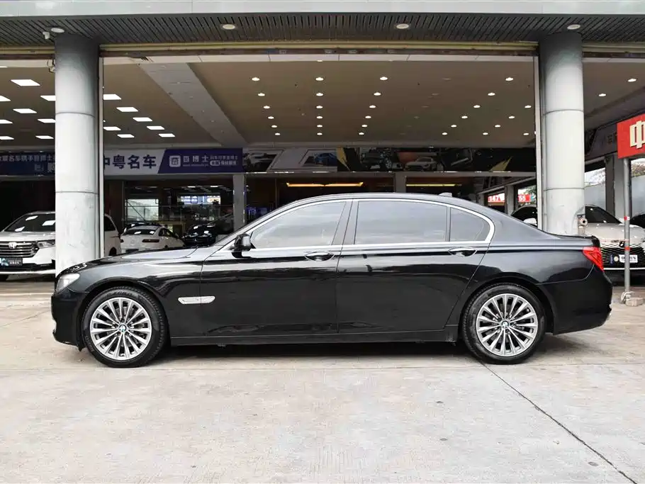 BMW 7 Series 2011 730Li Elegance фото 4