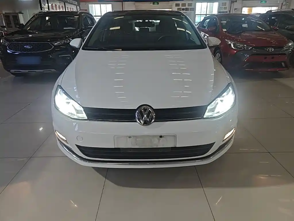 Volkswagen Golf 2015 1.6L Automatic Comfort фото 3