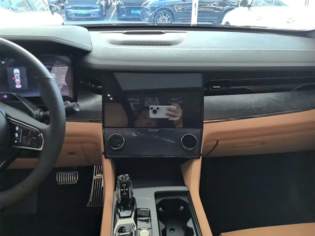Lynk & Co 09 EM-P 2021 2.0T PHEV Halo 7-Seater фото 13