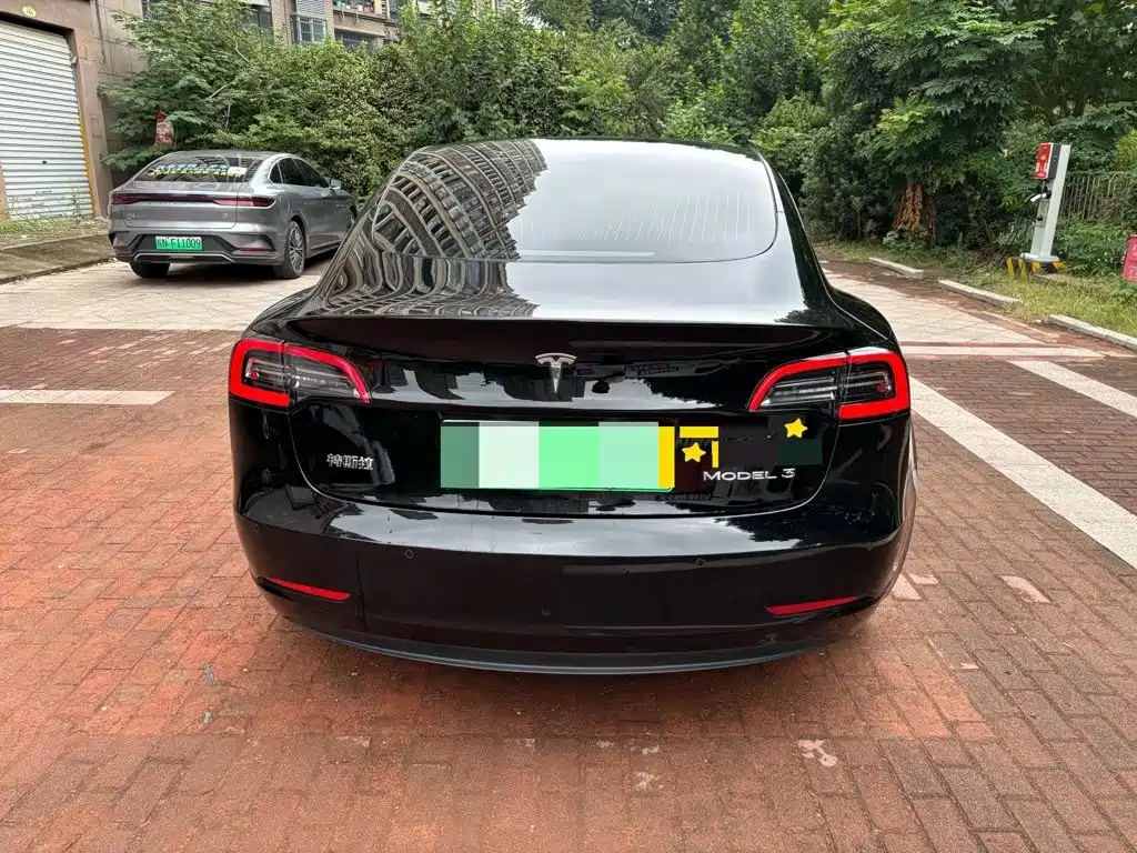 Фото 8 - Tesla Model 3