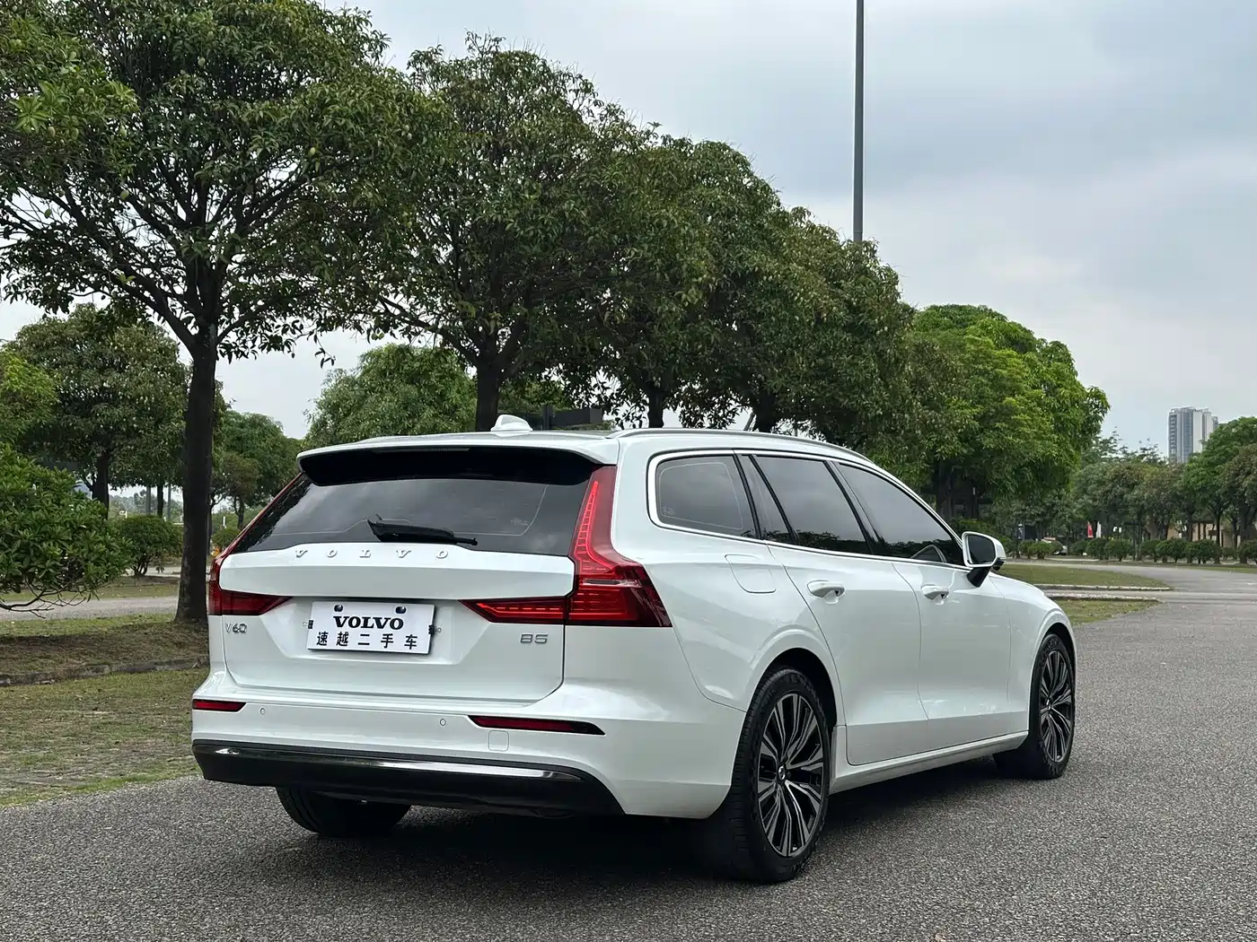 Volvo V60 2023 B5 Smart Luxury Enjoyment Edition фото 13