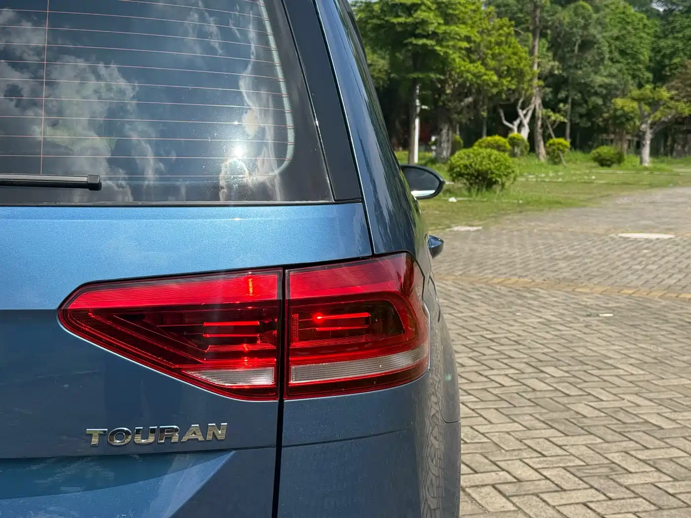 Photo 18 - Volkswagen Touran