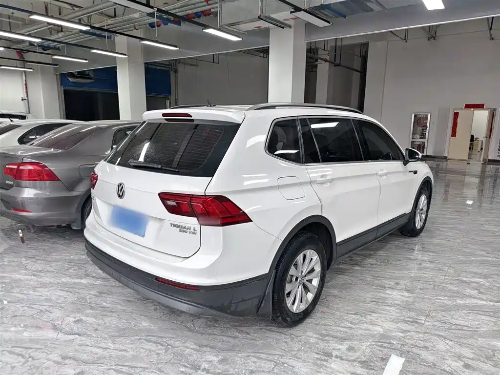 Volkswagen Tiguan L 2018 330TSI Automatic 2WD Trend Edition фото 6