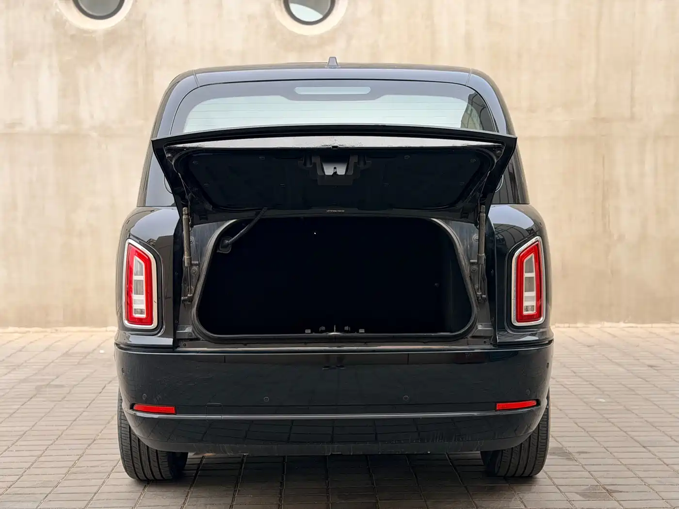 LEVC TX 2022 TX5 Extended Range Space Comfort Edition фото 11