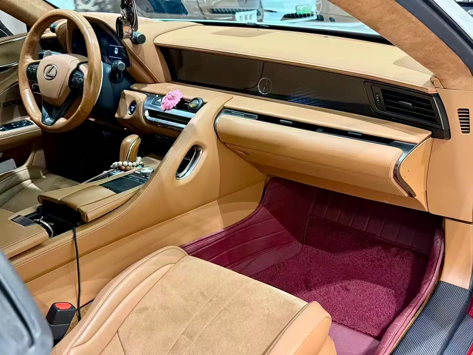 Фото 10 - Lexus LC