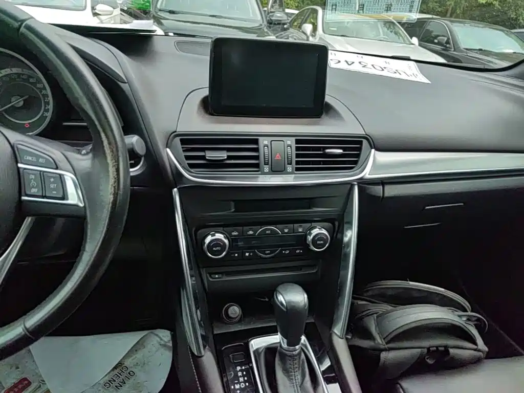 Photo 13 - Mazda CX-4