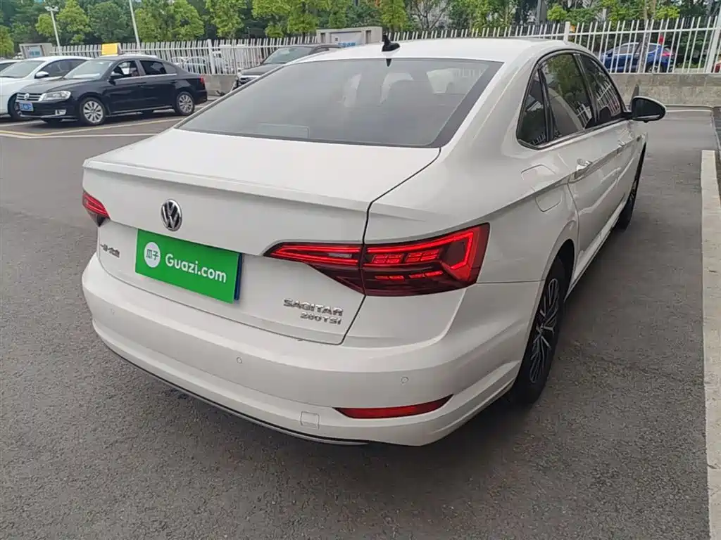VOLKSWAGEN SAGITAR