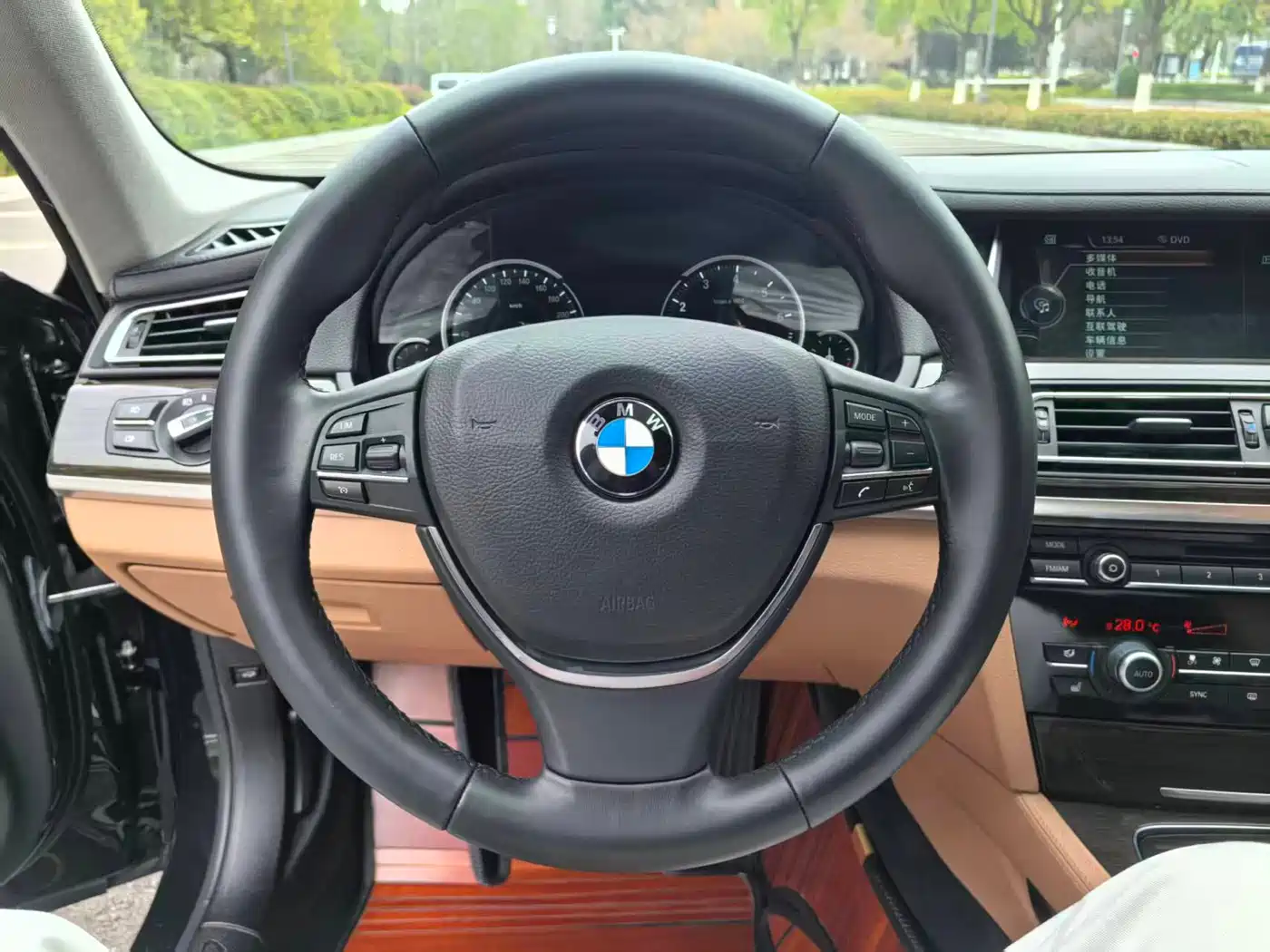 BMW 7 Series 2013 Model 730Li Leading фото 18