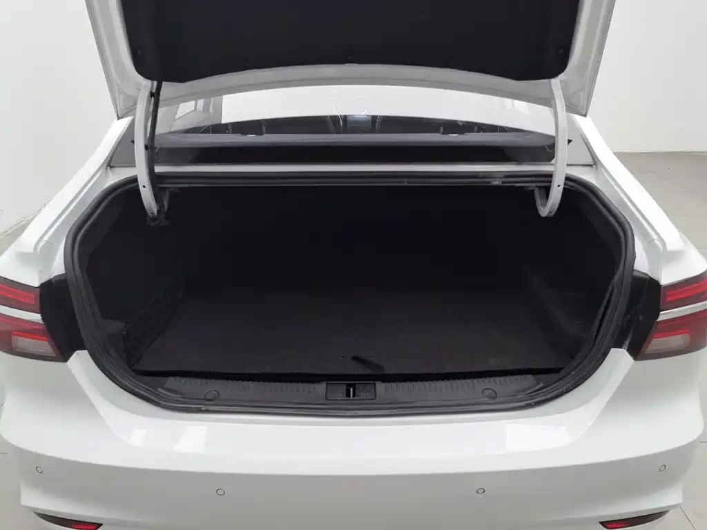 Roewe i6 New Energy 2018 2017 45T Hybrid Connected Smart Enjoyment Edition