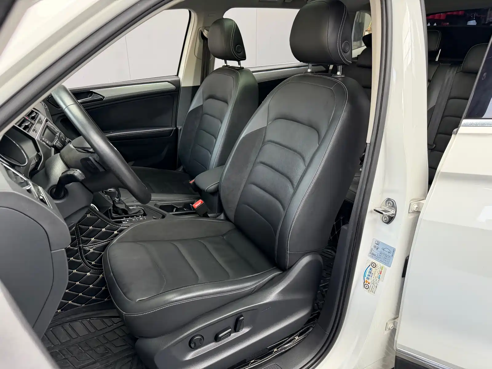 Фото 8 - Volkswagen Tiguan L