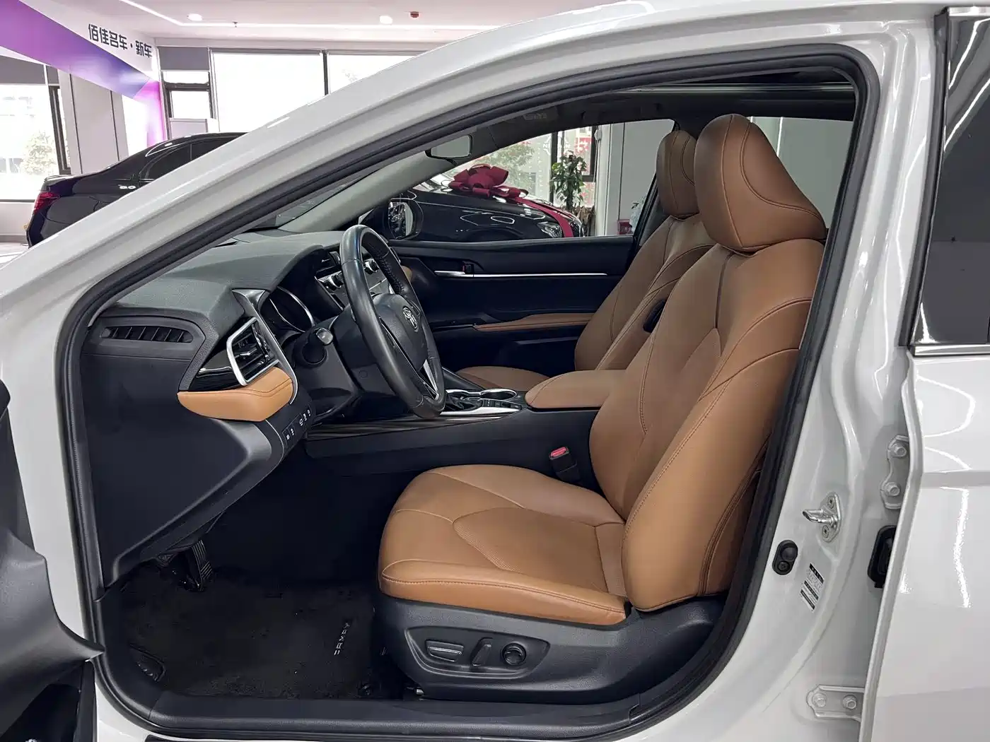 Toyota Camry 2021 2.5G Luxury Edition фото 8