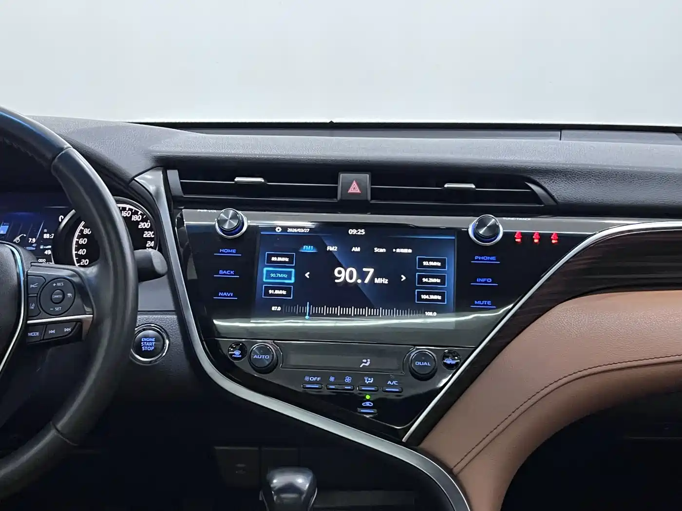 Toyota Camry 2021 2.5G Luxury Edition фото 13
